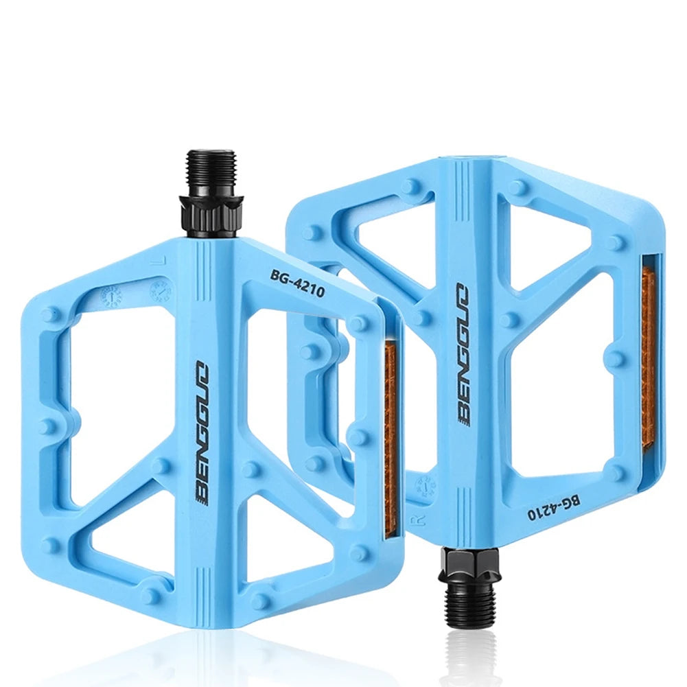 Experience smoother rides and quicker setup with Shunmaii Double DU Bearing Ultralight Bike Pedals designed for confident mountain biking.