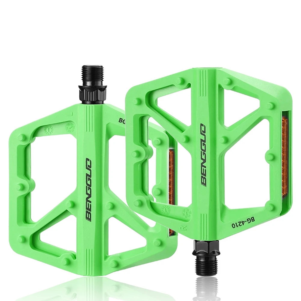 Experience smoother rides and quicker setup with Shunmaii Double DU Bearing Ultralight Bike Pedals designed for confident mountain biking.