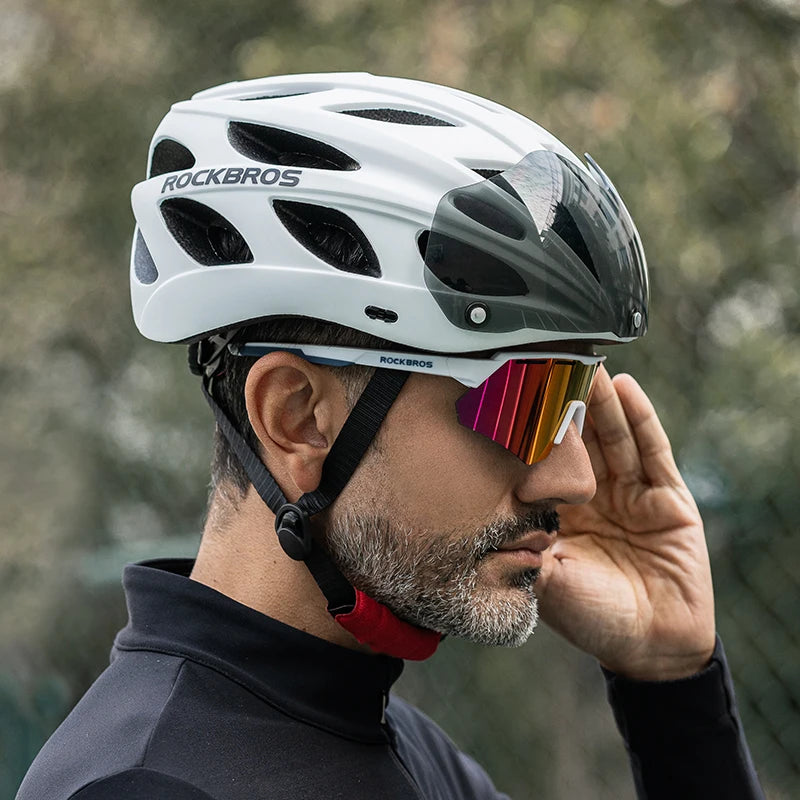 Ride with confidence in the ROCKBROS cycling helmet, a lightweight, integrated head protection for every MTB and road adventure, built for all-season durability.